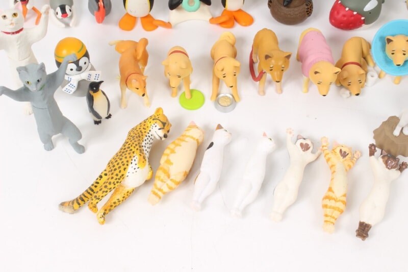 カプセルトイ  動物系 キャラクター ミニチュアフィギュア まとめ 仕事猫/ちいかわ/ブルーハムハム/ピングー などの画像1