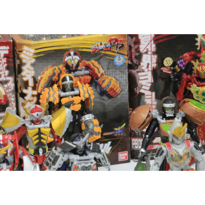 BANDAI 仮面ライダーガイム アームズチェンジシリーズの画像1