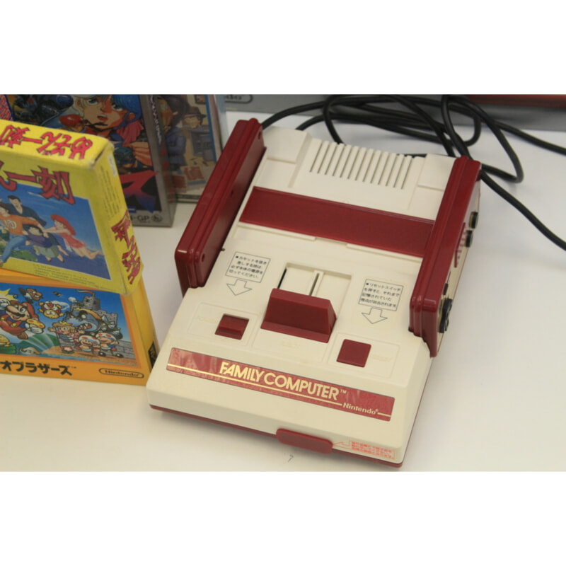 Nintendo ファミリーコンピューター本体 ソフトの画像1