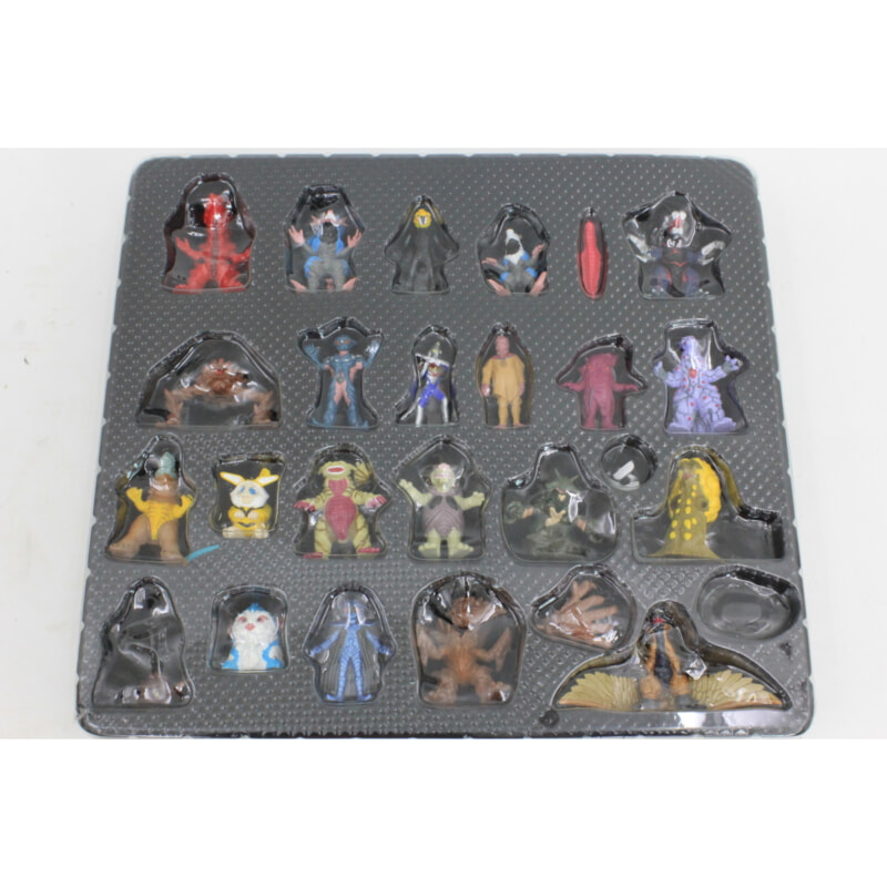 BANDAI ティガモンスター大全集 ウルトラモンスター超全集の画像1