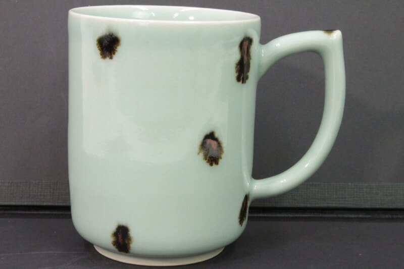 宋代六古窯 ◎ 龍泉窯 飛青磁ビヤマグ【キリンビアマグコレクション】