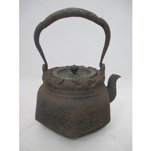 龍文堂造 鉄瓶 時代物 茶道具 骨董品の買取り品の画像