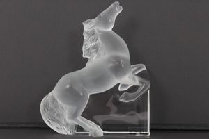 Lalique ラリック 跳ね馬 クリスタル置物 高さ：約21cmの買取り品の画像