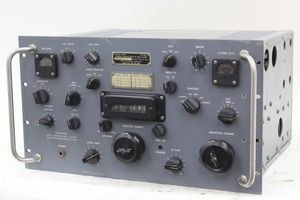 COLLINS コリンズ 軍用無線機 R-391 URR RADIO RECEIVERの買取り品の画像