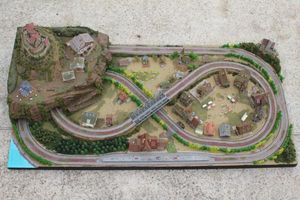 ジオラマ鉄道模型 完成品 異国の田舎風景 約90×180×50㎝
